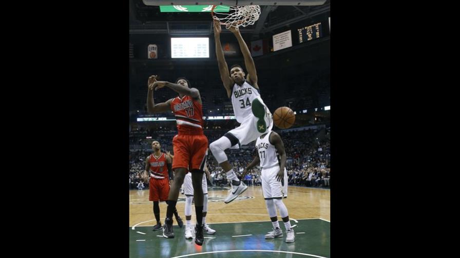 Monroe y Henson ayudan en remontada de Bucks; Resumen de la NBA