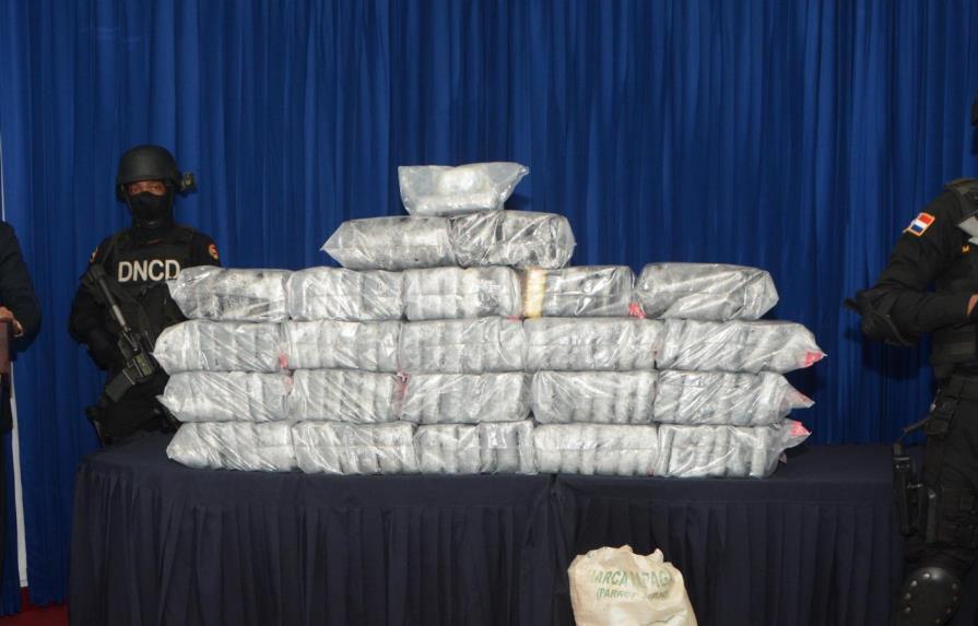 DNCD apresa 11 personas con 133 paquetes de cocaína dentro de una embarcación 
