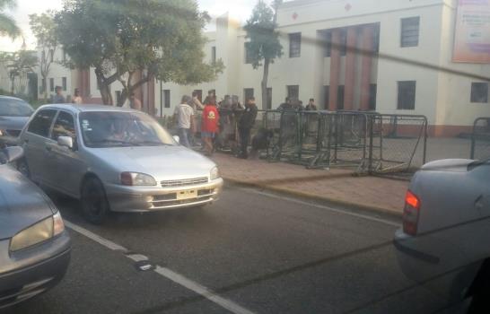 Policía empieza a cerrar calles próximas al Palacio Nacional ante el anuncio de protestas