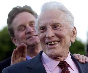 Kirk Douglas celebra hoy sus 99 años