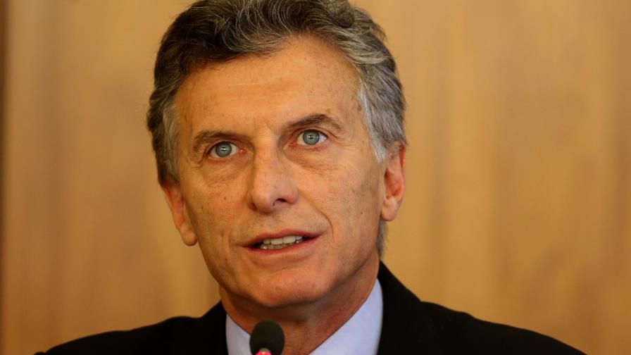Tras resistir, renuncia el presidente de Banco Central de Argentina antes de la asunción de Macri