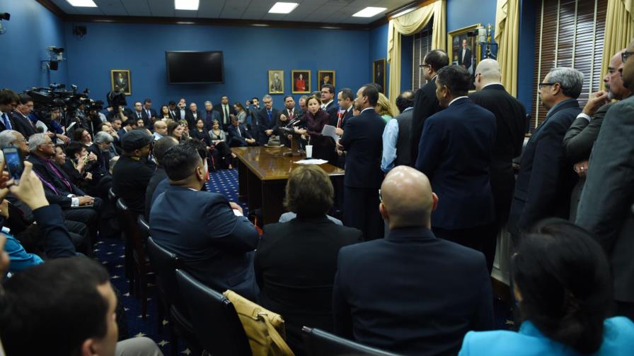 Senadores republicanos proponen crear un ente fiscalizador para Puerto Rico que podría asignar US$3,000 millones para la deuda Senadores republicanos proponen crear un ente fiscalizador para Puerto Rico que podría asignar US$3,000 millones para la deuda