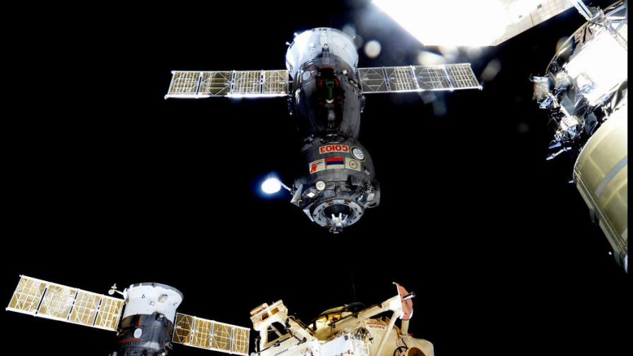 Nave rusa Soyuz regresó a la Tierra con tres cosmonautas a bordo