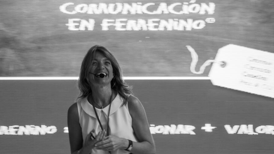 Adecentar la publicidad comunicando en femenino Adecentar la publicidad comunicando en femenino