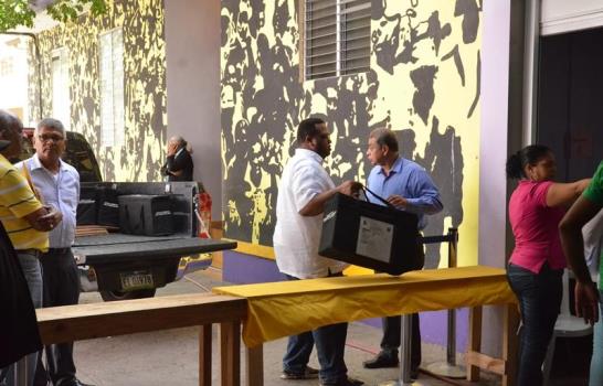 El PLD escogerá hoy a 15 candidatos a diputados y 82 candidatos a alcaldes El PLD escogerá hoy a 15 candidatos a diputados y 82 candidatos a alcaldes