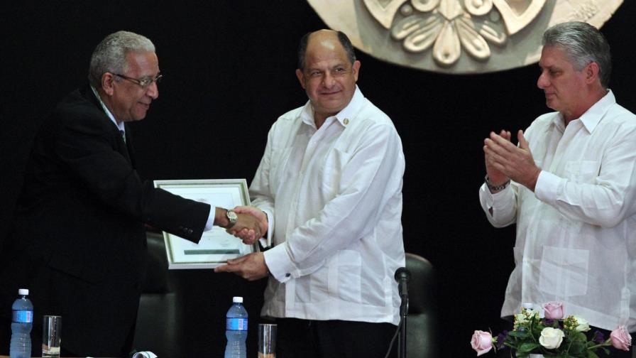 Costa Rica busca vía diplomática para solucionar crisis de migrantes cubanos