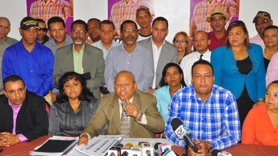 Acusan a Félix Bautista de distorsionar el padrón de Santiago para favorecer a  Abel Martínez