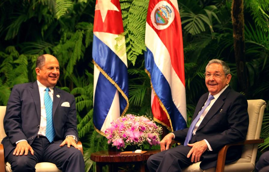 Costa Rica confía en solución “multinacional” a crisis migratoria de cubanos