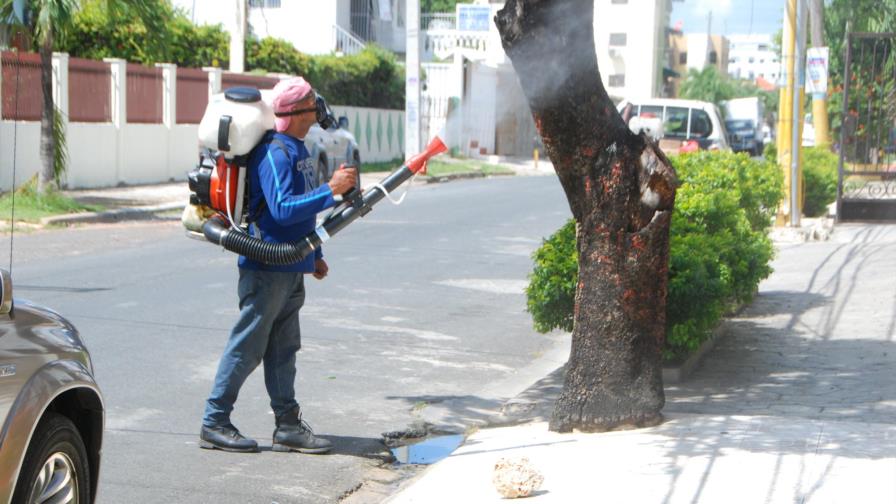 Salud Pública presenta plan contra el Zika a la Comisión Nacional de Emergencia