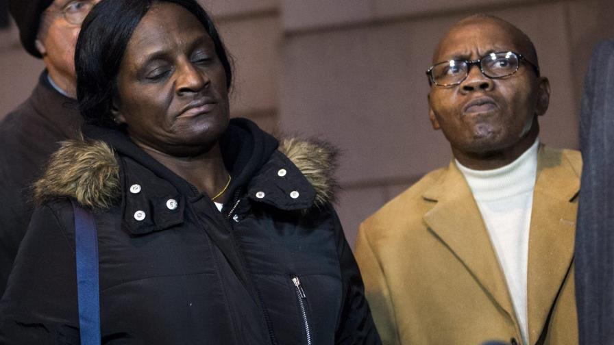 Anulan juicio en caso de un joven negro muerto en custodia policial en EE.UU.