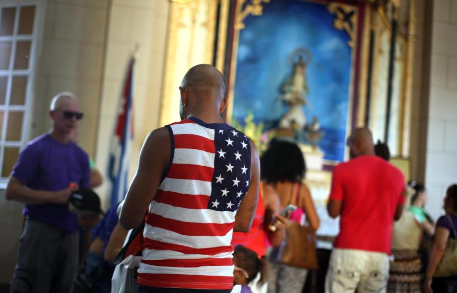 Y un año después...turistas llegan a Cuba en masa y cubanos migran por miles