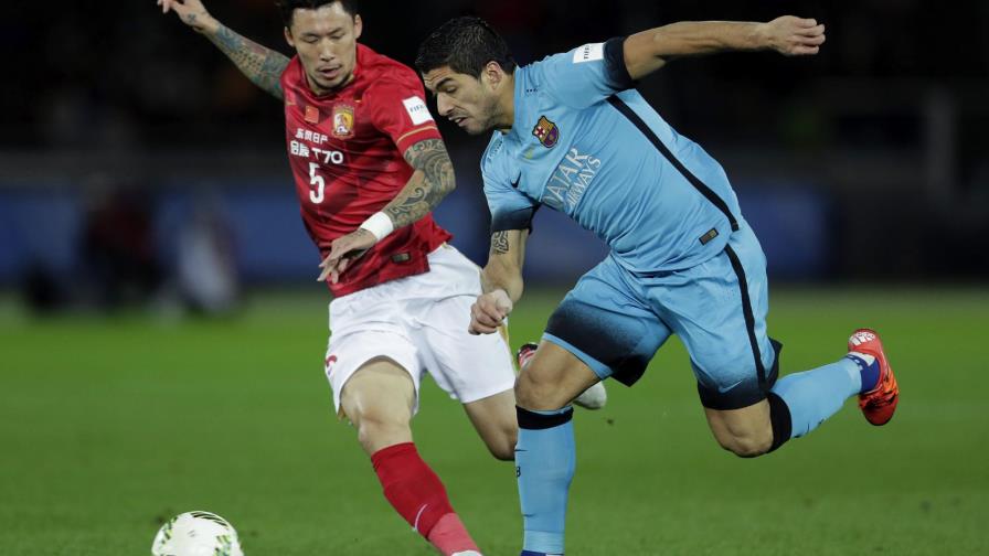 Un “hat-trick” de Suárez lleva al Barça a la final