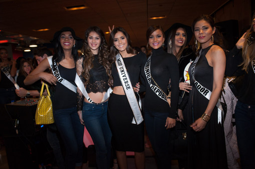 La dominicana junto a otras concursantes