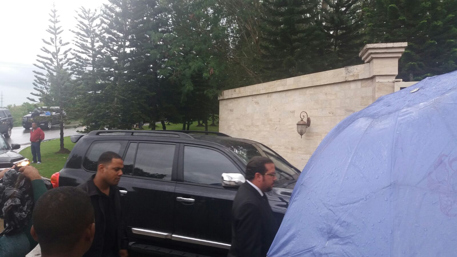 El presidente Danilo Medina llega al cementerio Puerta del Cielo, en la caravana también llegó la vicepresidenta Cedeño 