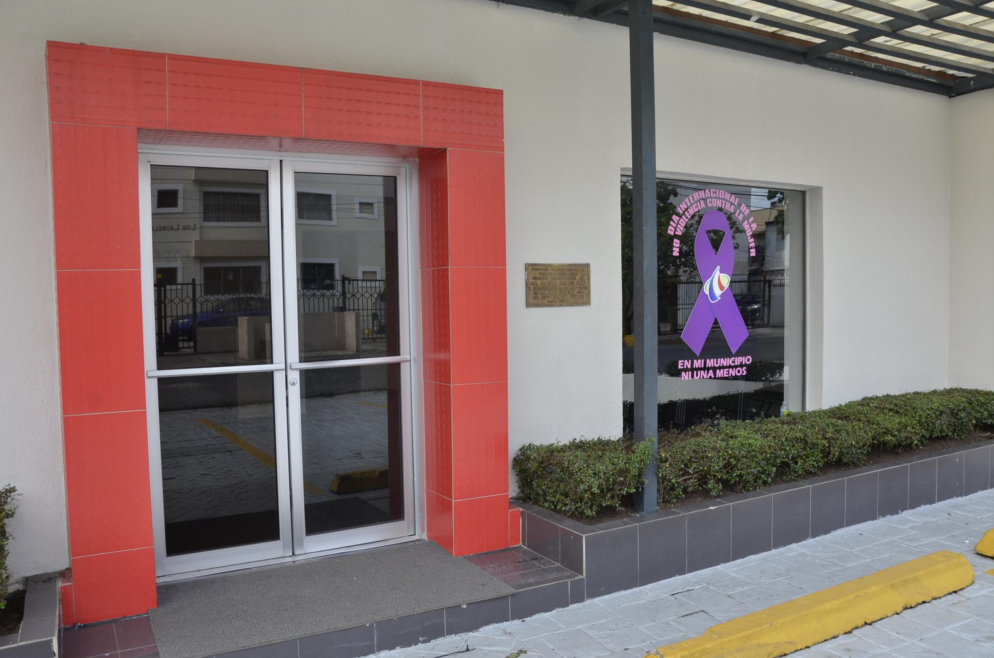 Puerta principal de la Federación Dominicana de Municipios en la Zona Universitaria.