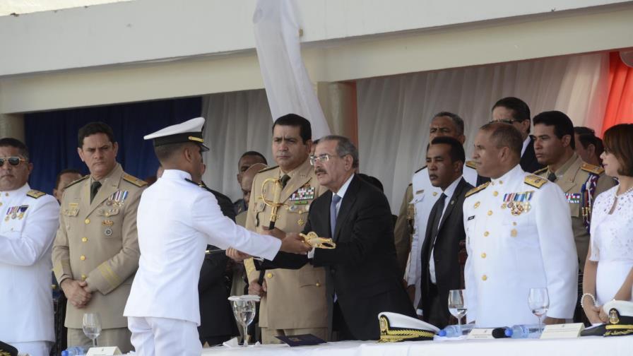 Medina juramenta a nuevos oficiales de la Armada de República Dominicana 