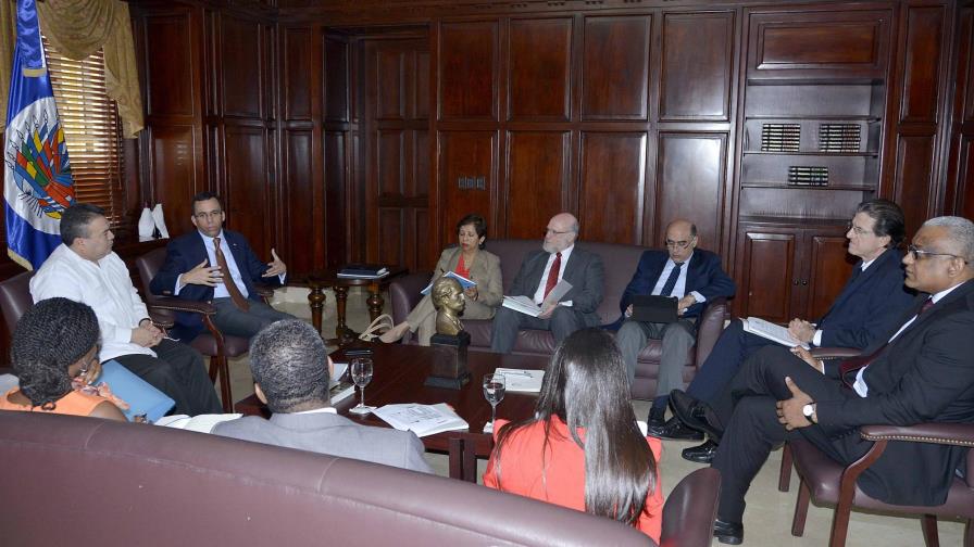 Canciller Navarro se reúne con secretario adjunto de la OEA por montaje de Asamblea General 2016 Canciller Navarro se reúne con secretario adjunto de la OEA por montaje de Asamblea General 2016