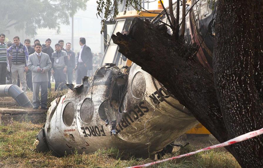 Diez muertos al estrellarse un avión militar en Nueva Delhi