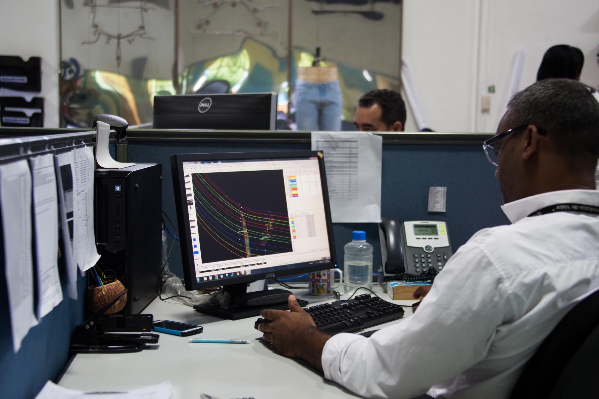 Área de diseño y desarrollo de patrones para manufactura en las oficinas de Grupo M