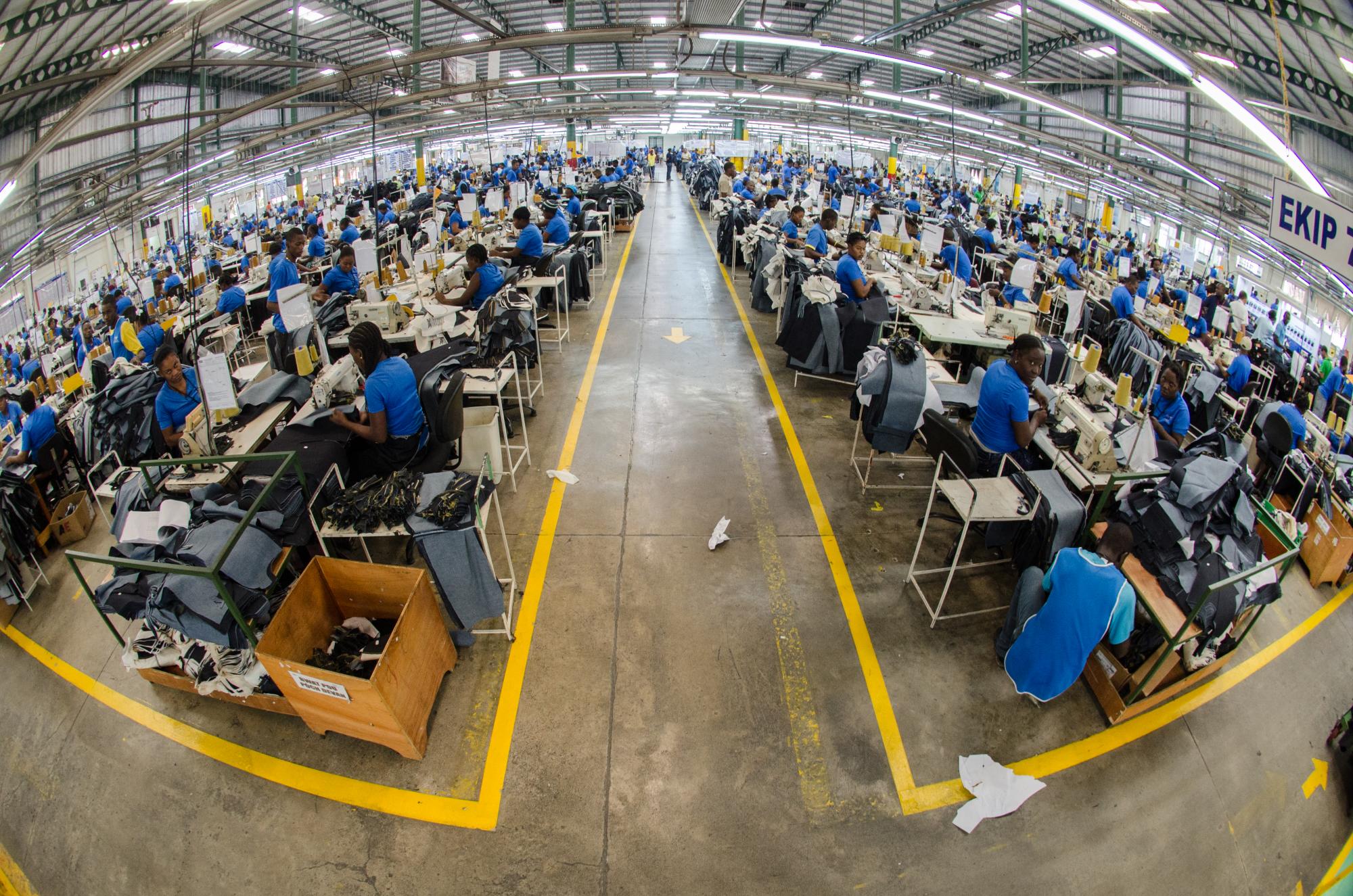 Planta de manufactura de pantalones en Codevi con alrededor de 1,600 empleados