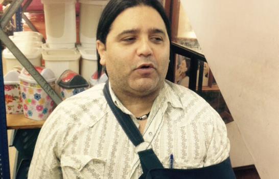 La gente abarrota las tiendas para realizar sus compras de Navidad