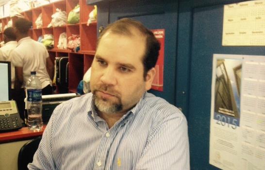 La gente abarrota las tiendas para realizar sus compras de Navidad