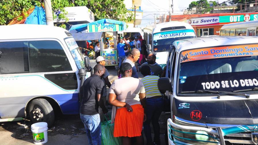 Miles de pasajeros continúan desplazándose por Nochebuena y Navidad Miles de pasajeros continúan desplazándose por Nochebuena y Navidad