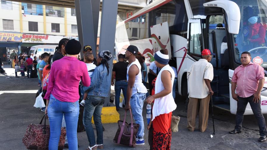 Capitaleños dejan la ciudad “para compartir en familia” Capitaleños dejan la ciudad “para compartir en familia”
