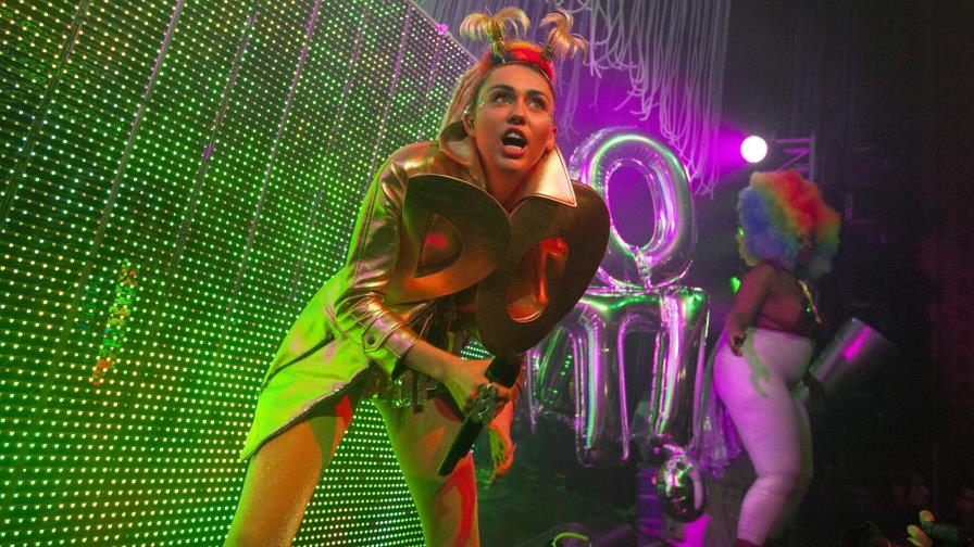 Miley Cyrus estrena “My sad Christmas song”, una canción explícita