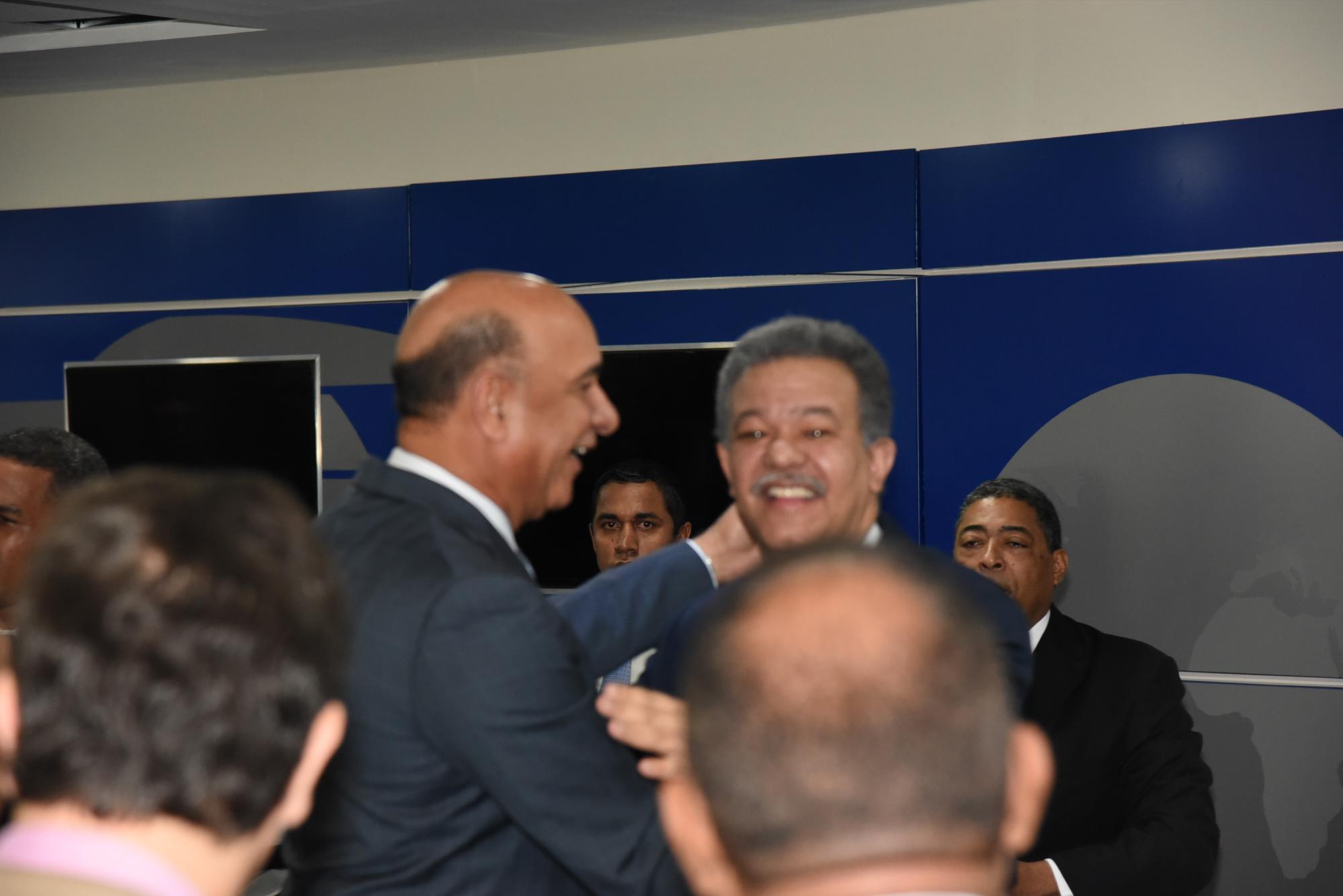 Bautista Rojas Gómez fue el primero en felicitar a Leonel Fernández al salir en Funglode. 