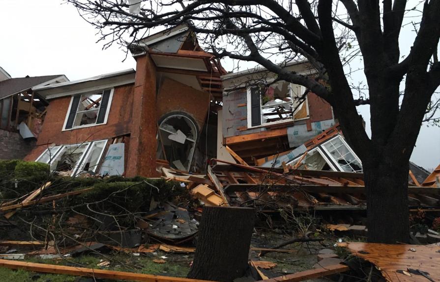 Más de 40 muertos en EEUU tras el paso de tornados y las tormentas