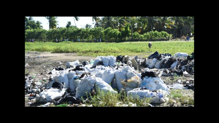 Explican por qué se acumula la basura en isla Saona Explican por qué se acumula la basura en isla Saona