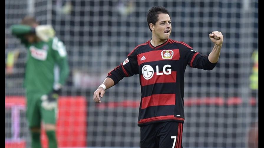 El interés de otros clubes aumenta el ‘amor’ del Bayer por Chicharito 