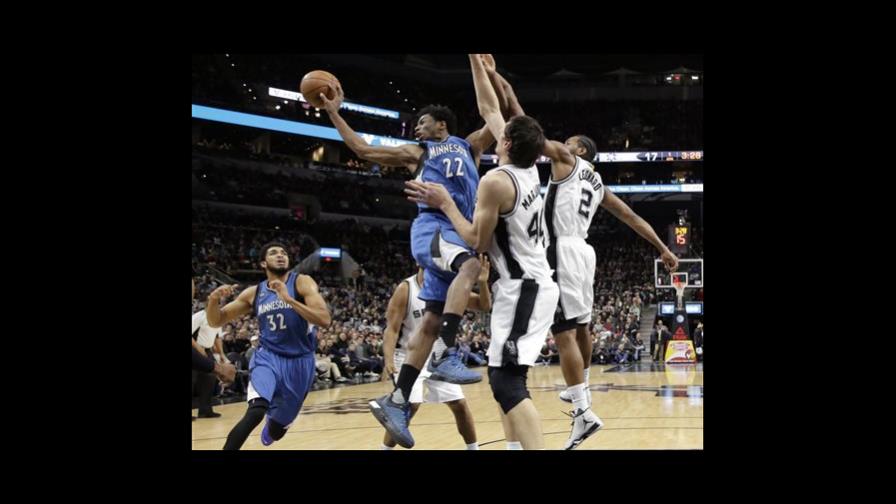 Towns, 10 puntos y 12 rebotes ante los Spurs Towns, 10 puntos y 12 rebotes ante los Spurs