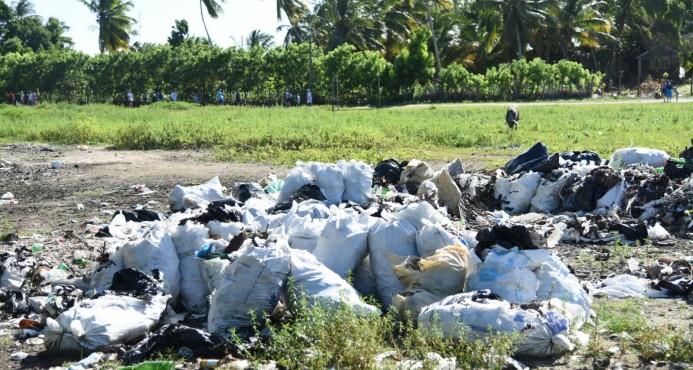 Residentes de la isla Saona afirman que la basura lleva meses acumulada