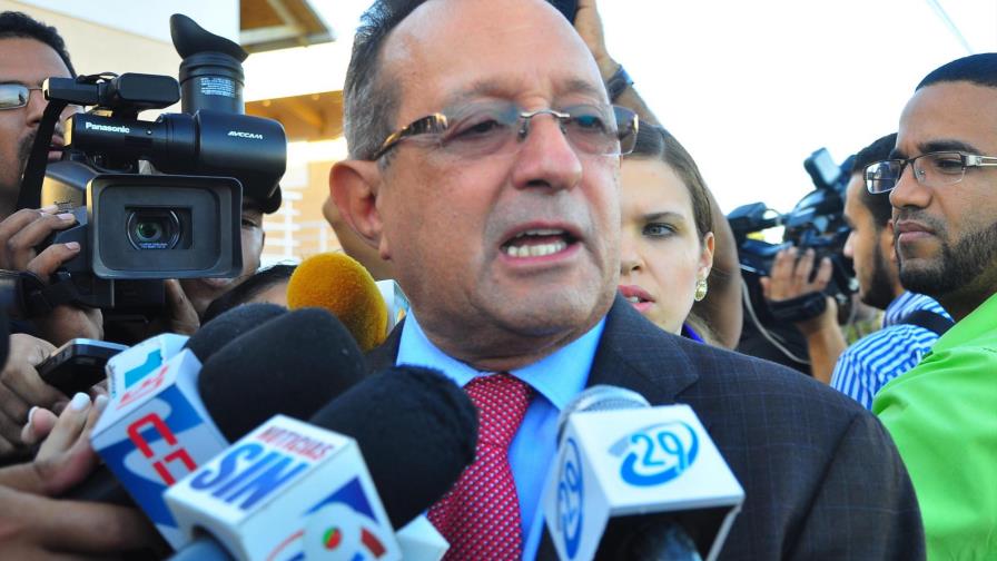 Ministro de Agricultura afirma que el pollo no debe costar más de RD$52 la libra