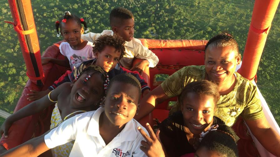 Santa Claus lleva en su “trineo” a estudiantes meritorios de humilde escuela de Verón Santa Claus lleva en su “trineo” a estudiantes meritorios de humilde escuela de Verón