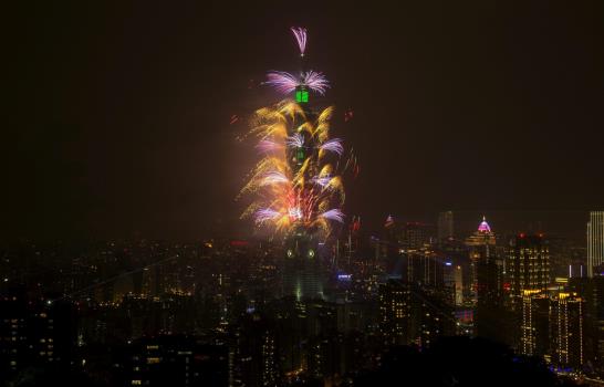 El mundo despide el año y da la bienvenida al 2016 