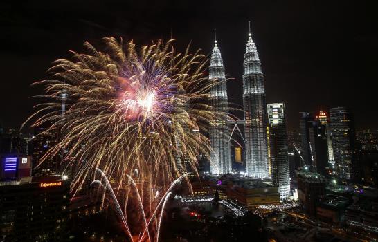 El mundo despide el año y da la bienvenida al 2016 