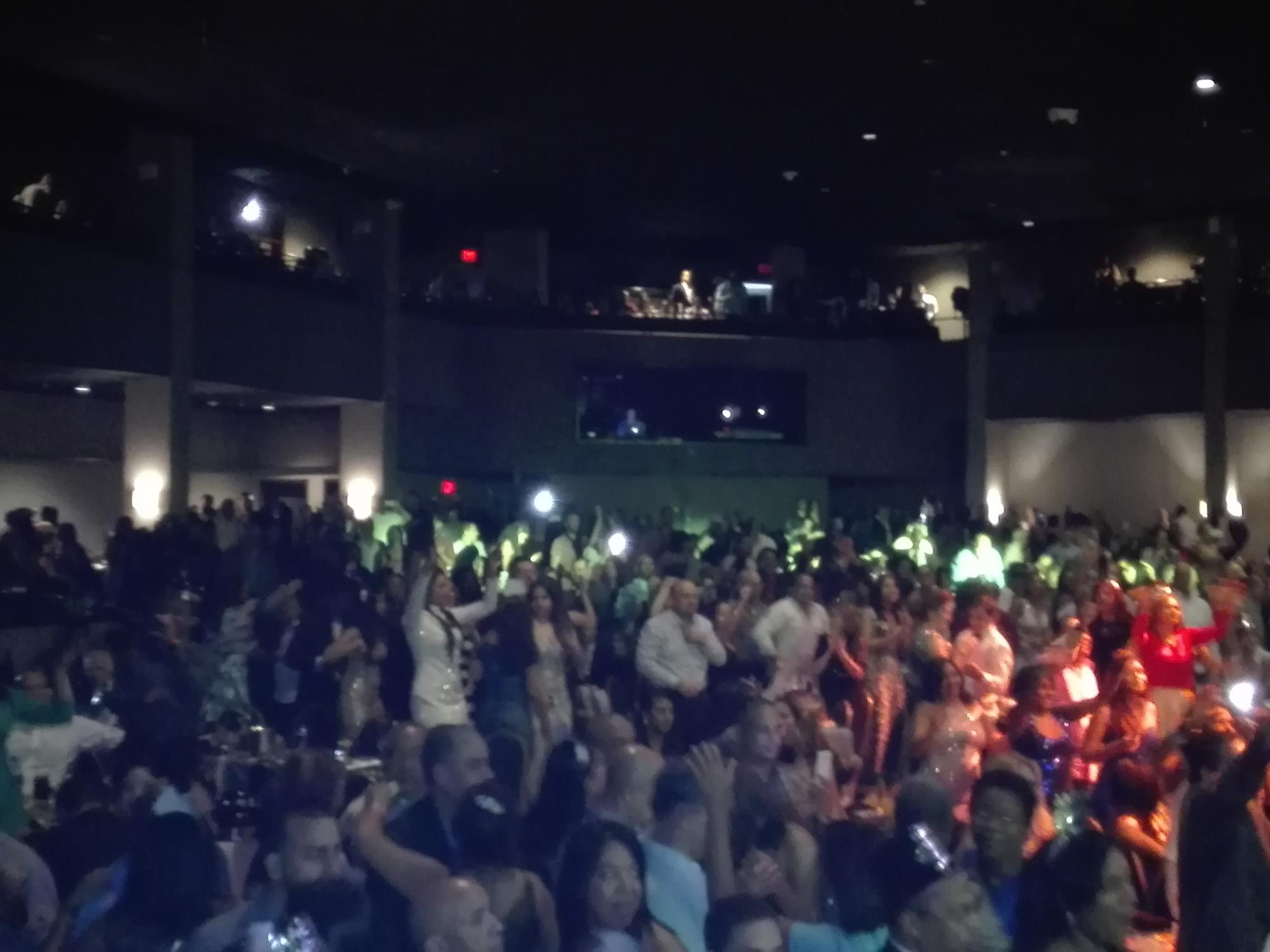 Parte del público asistente, a las 6:00 am.