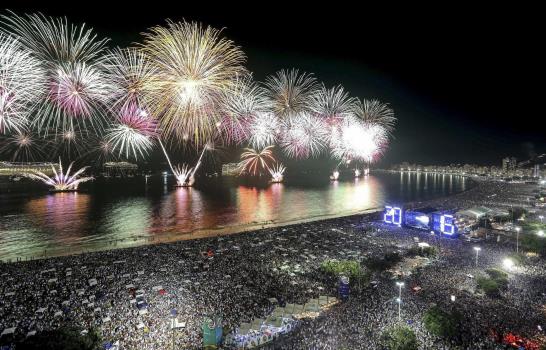 El mundo despide el año y da la bienvenida al 2016 