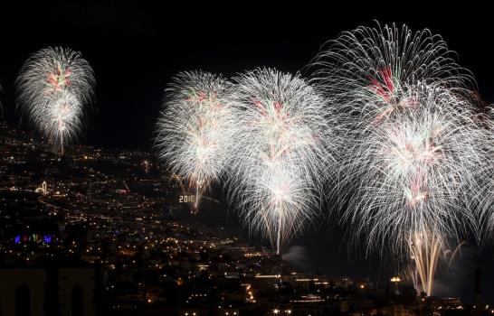 El mundo despide el año y da la bienvenida al 2016 