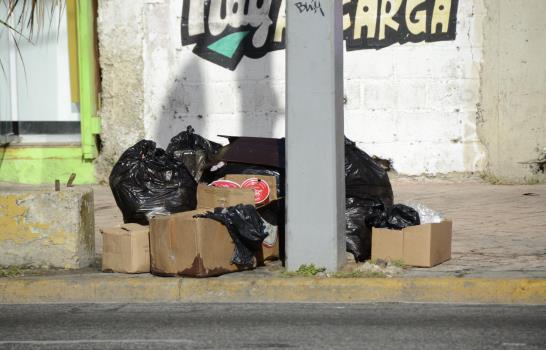 Capital amanece con toneladas de basura tras fiestas de Año Nuevo