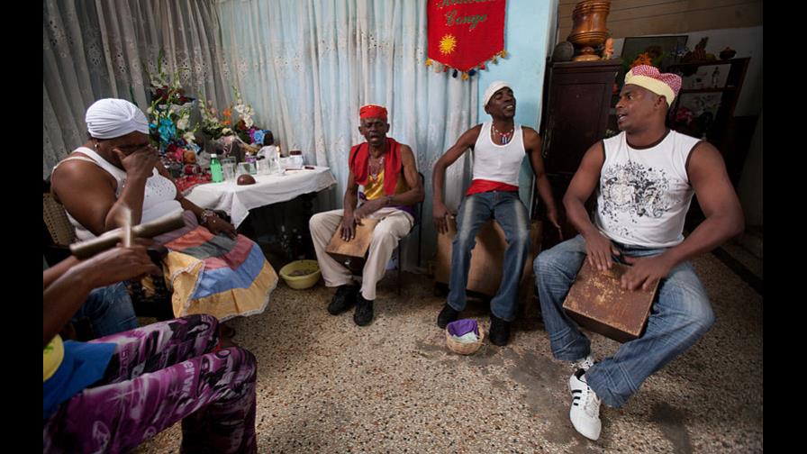 Santeros cubanos predicen un año de crisis migratorias y diálogo entre países