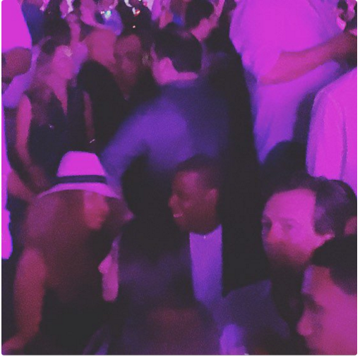 Beyonce y su marido en una discoteca del país.
