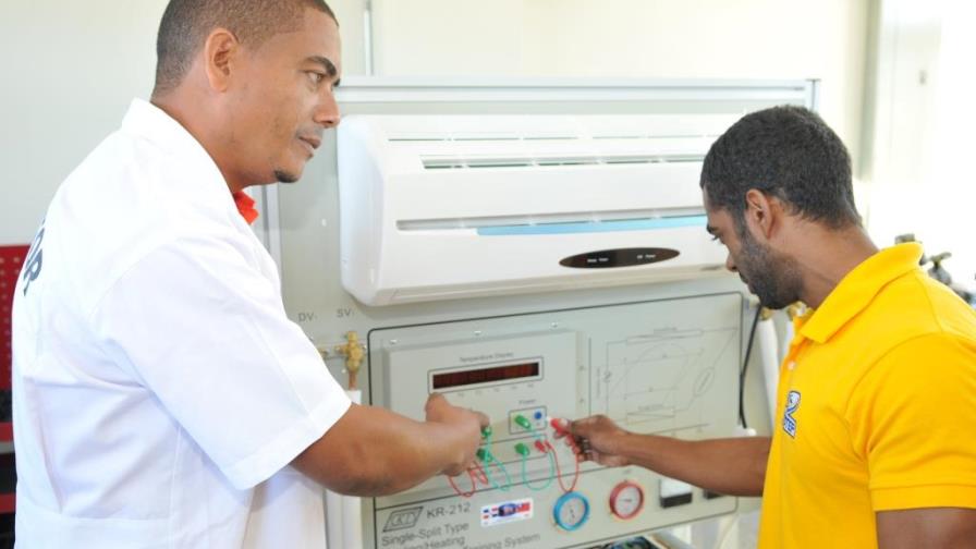 Infotep eleva su programa de formación en más de 24 % para el 2016 Infotep eleva su programa de formación en más de 24 % para el 2016