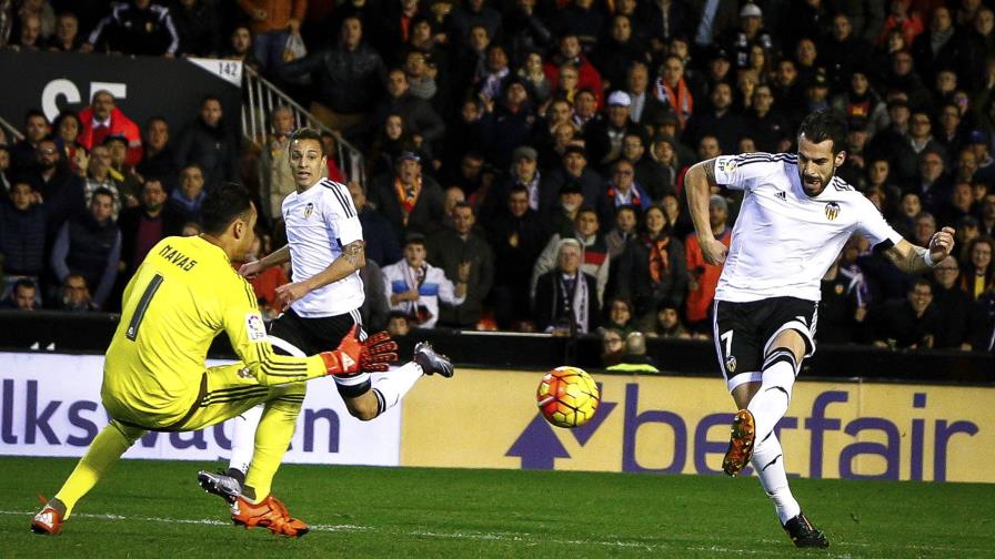 El Real Madrid no pasa del empate 2-2 en Valencia y sigue tercero 