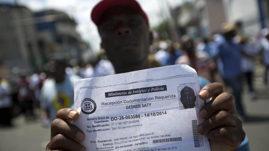 Sólo la mitad de los haitianos en República Dominicana cumplió requisitos para residencia 