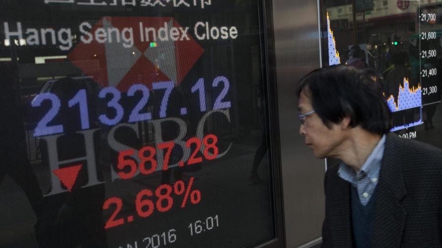 China cierra sus bolsas prematuramente por primera vez ante caídas de 7% China cierra sus bolsas prematuramente por primera vez ante caídas de 7%