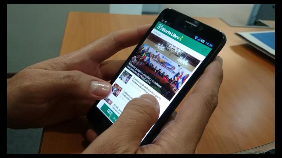 Dominicanos consumen en un año 6.3 millones de minutos en telefonía móvil y fija Dominicanos consumen en un año 6.3 millones de minutos en telefonía móvil y fija